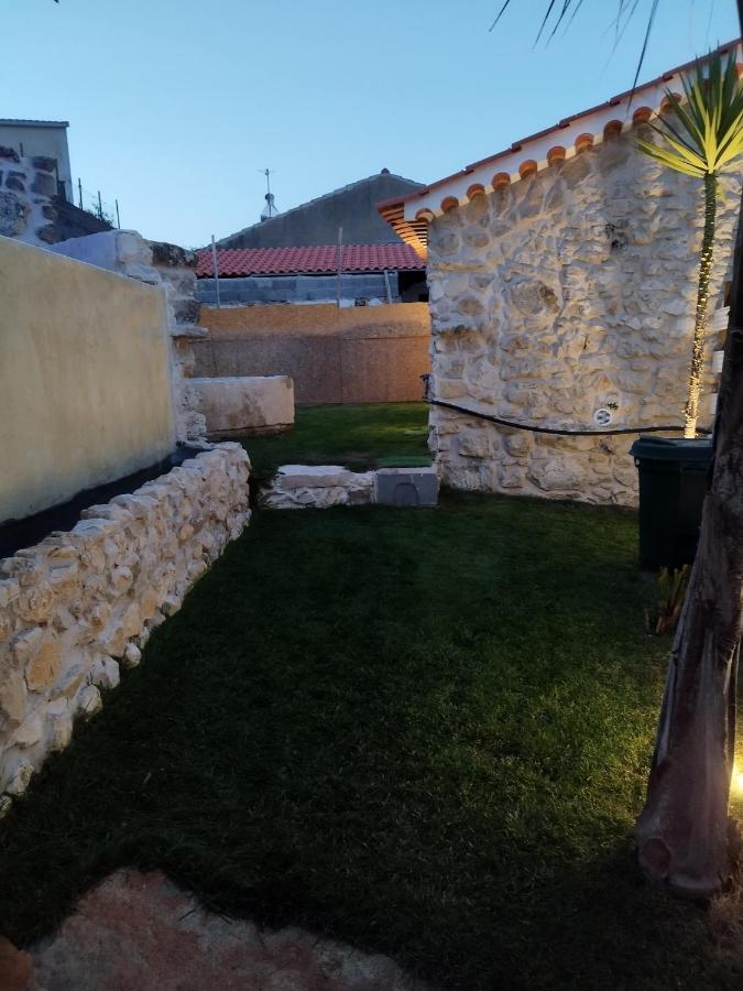 Moradias Do Castelo, Um Pequeno Paraiso Como Lhe Chamam โอเร็ม ภายนอก รูปภาพ